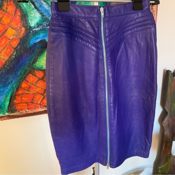 Vintage Supple Purple Leather Skirt Sz. 4 Rayon lined 24” waist - Picture 10 of 10